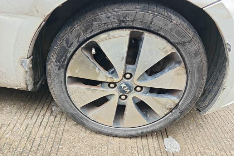 Used Kia K2 2012 Sedan 1.6L Automatic Transmission Premium Commemorative Edition Right Front Wheel Hub