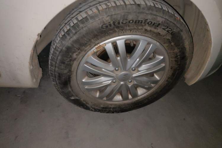 Used Kia K2 2012 Sedan 1.4L Automatic GLS Commemorative Edition Right Front Wheel Hub