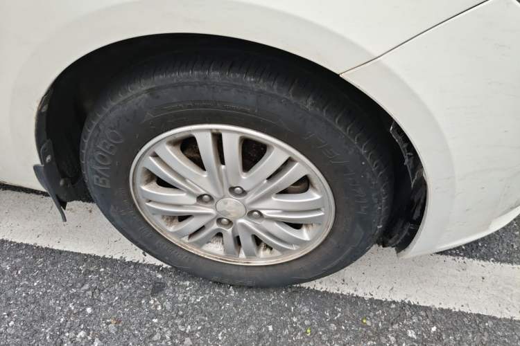 Used Kia K2 2012 Sedan 1.4L MT GLS Commemorative Edition Right Front Wheel Hub