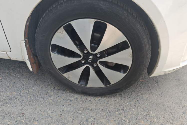 Used Kia K2 2012 Hatchback 1.6L AT Premium Commemorative Edition Right Front Wheel Hub