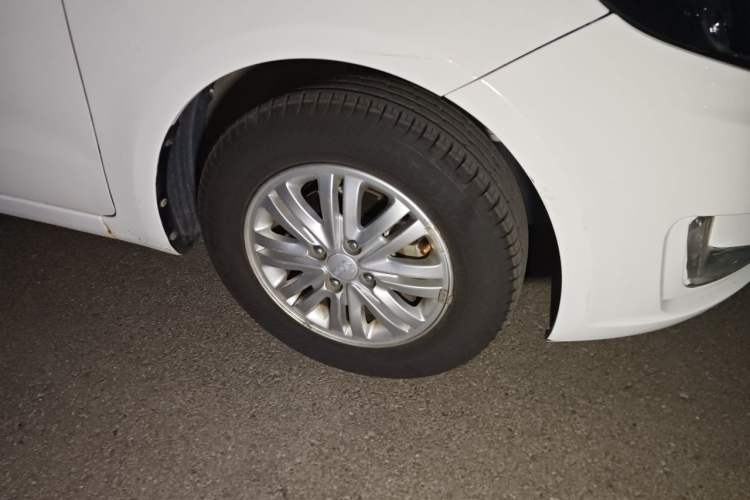 Used Kia K2 2012 Sedan 1.4L Automatic GLS Commemorative Edition Right Front Wheel Hub