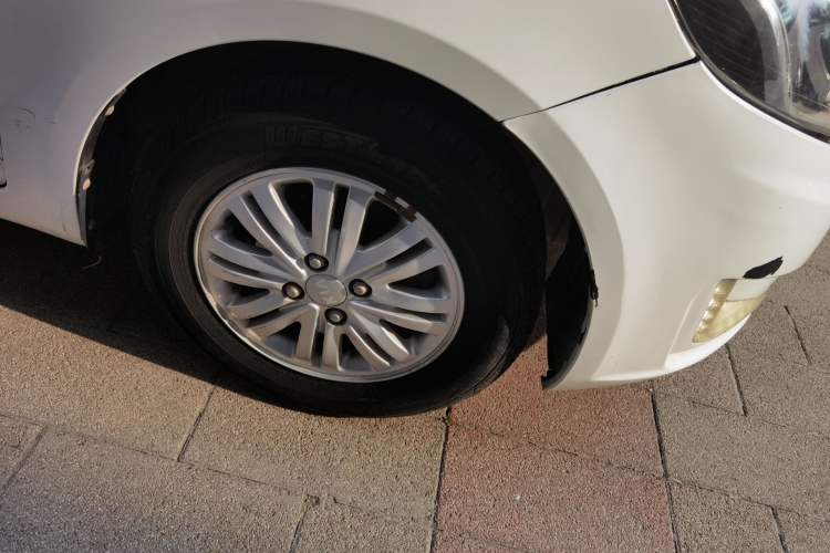Used Kia K2 2012 Sedan 1.4L MT GL Commemorative Edition Right Front Wheel Hub