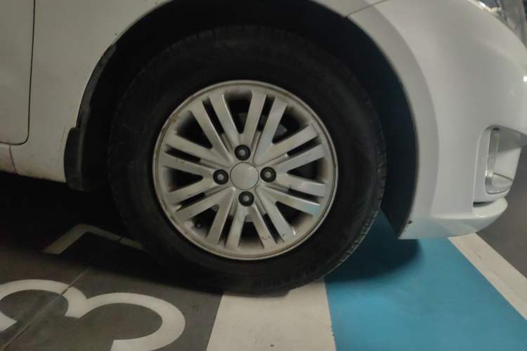 Used Kia K2 2012 Sedan 1.4L MT GLS Commemorative Edition Right Front Wheel Hub