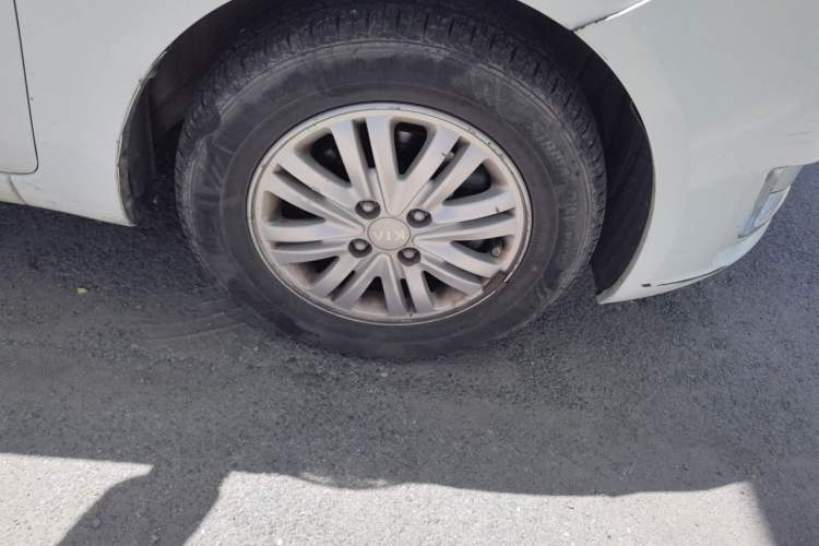 Used Kia K2 2012 Sedan 1.4L Automatic GLS Commemorative Edition Right Front Wheel Hub
