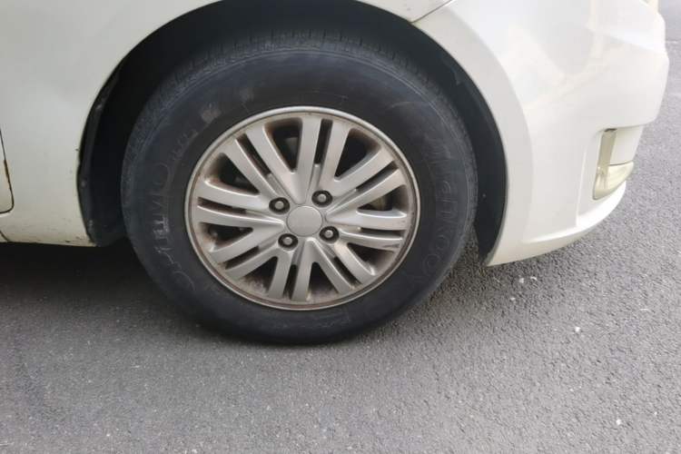 Used Kia K2 2012 Hatchback 1.4L Automatic Cool Edition Right Front Wheel Hub