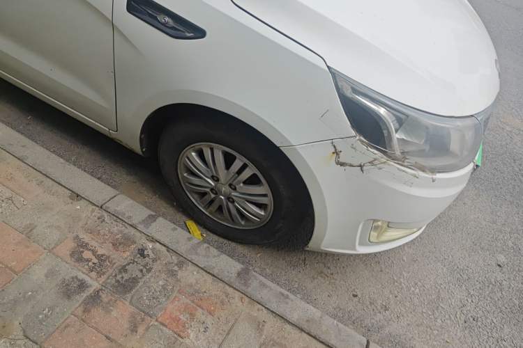 Used Kia K2 2012 Sedan 1.4L MT GLS Commemorative Edition Right Front Wheel Hub