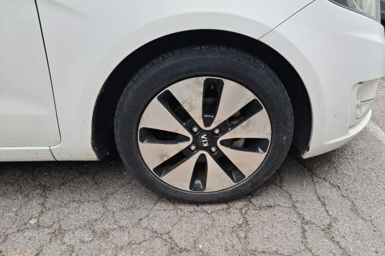 Used Kia K2 2012 Hatchback 1.6L AT Premium Commemorative Edition Right Front Wheel Hub