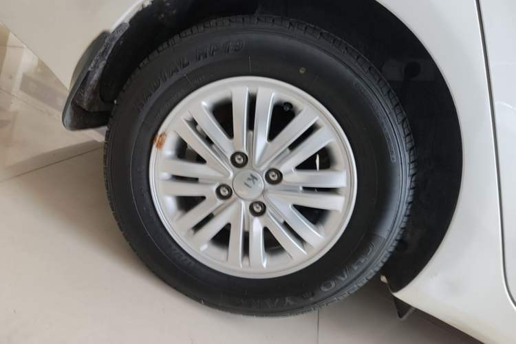 Used Kia K2 2012 Sedan 1.4L Automatic GLS Commemorative Edition Right Rear Wheel Hub