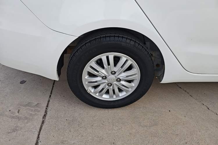 Used Kia K2 2012 Sedan 1.4L Automatic GLS Commemorative Edition Right Rear Wheel Hub