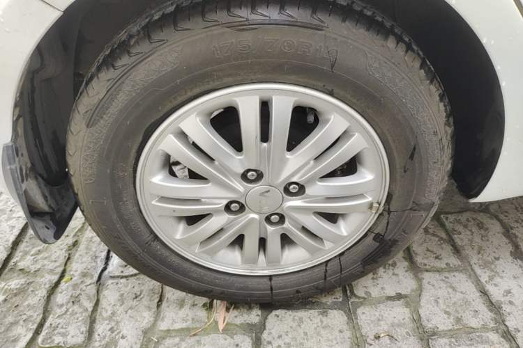 Used Kia K2 2012 Hatchback 1.4L Automatic Cool Edition Right Rear Wheel Hub