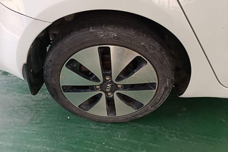 Used Kia K2 2012 Sedan 1.6L Automatic Transmission Premium Commemorative Edition Right Rear Wheel Hub