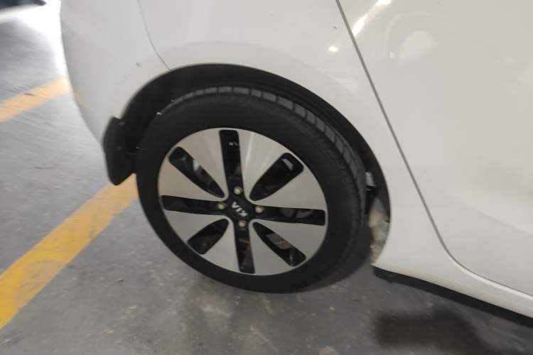 Used Kia K2 2012 Hatchback 1.6L AT Premium Right Rear Wheel Hub