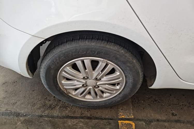 Used Kia K2 2012 Sedan 1.4L Automatic GLS Commemorative Edition Right Rear Wheel Hub