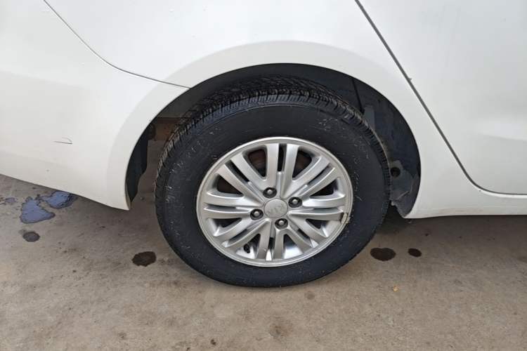 Used Kia K2 2012 Sedan 1.4L Automatic GLS Commemorative Edition Right Rear Wheel Hub
