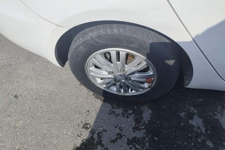 Used Kia K2 2012 Sedan 1.4L AT TOP Anniversary Edition Right Rear Wheel Hub