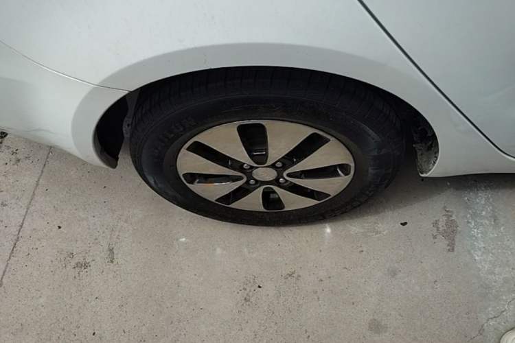 Used Kia K2 2012 Sedan 1.4L Automatic GLS Commemorative Edition Right Rear Wheel Hub