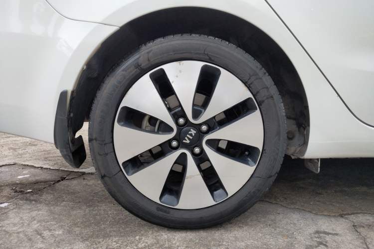 Used Kia K2 2012 Sedan 1.6L Automatic Transmission Premium Commemorative Edition Right Rear Wheel Hub
