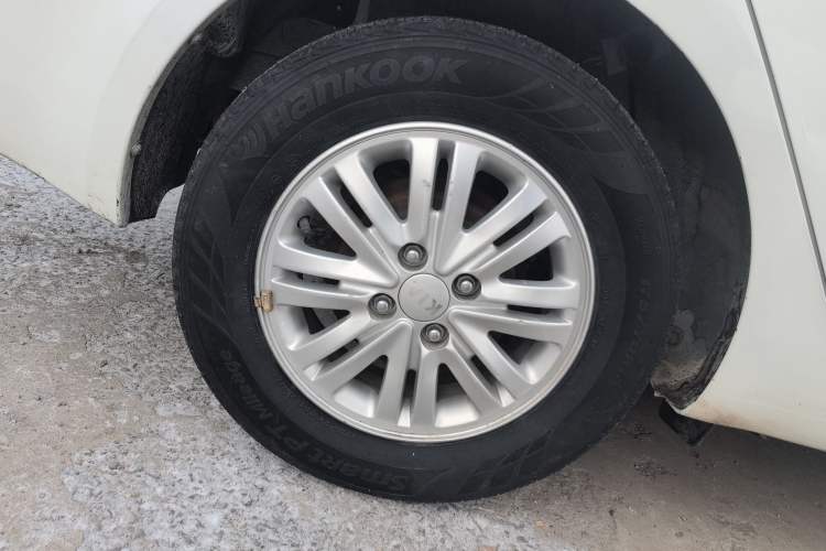 Used Kia K2 2012 Sedan 1.4L Automatic GLS Commemorative Edition Right Rear Wheel Hub