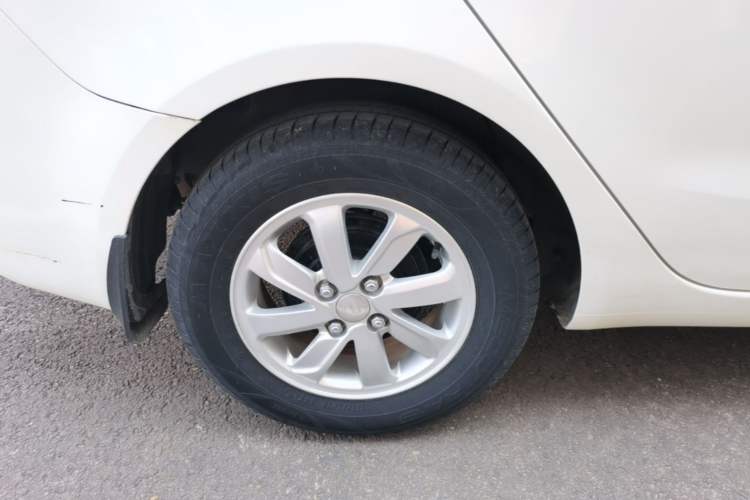 Used Kia K2 2012 Sedan 1.4L Automatic GLS Commemorative Edition Right Rear Wheel Hub