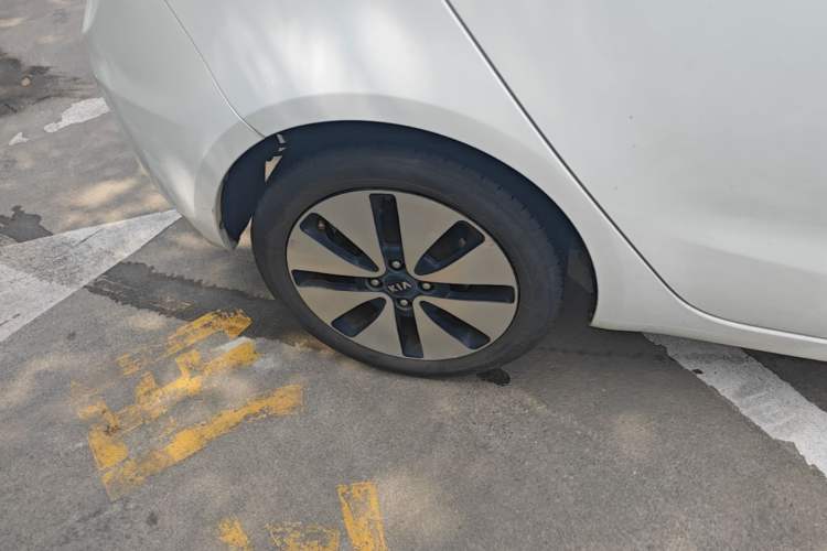 Used Kia K2 2012 Hatchback 1.6L AT Premium Commemorative Edition Right Rear Wheel Hub