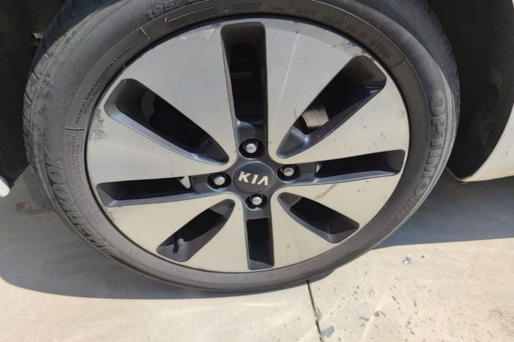 Used Kia K2 2012 Sedan 1.6L Automatic Transmission Premium Commemorative Edition Right Rear Wheel Hub