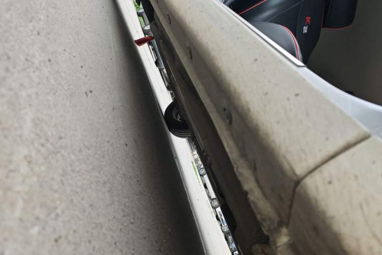 Used Kia K2 2012 Sedan 1.4L MT GLS Commemorative Edition Right Side Sill