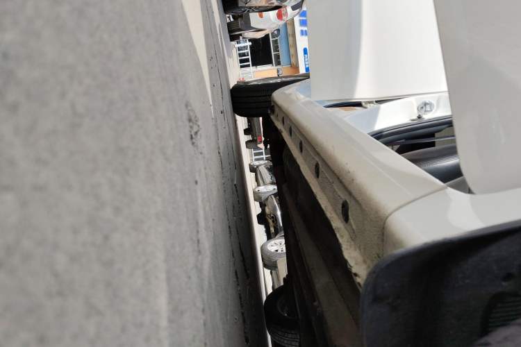 Used Kia K2 2012 Sedan 1.4L MT GLS Commemorative Edition Right Side Sill