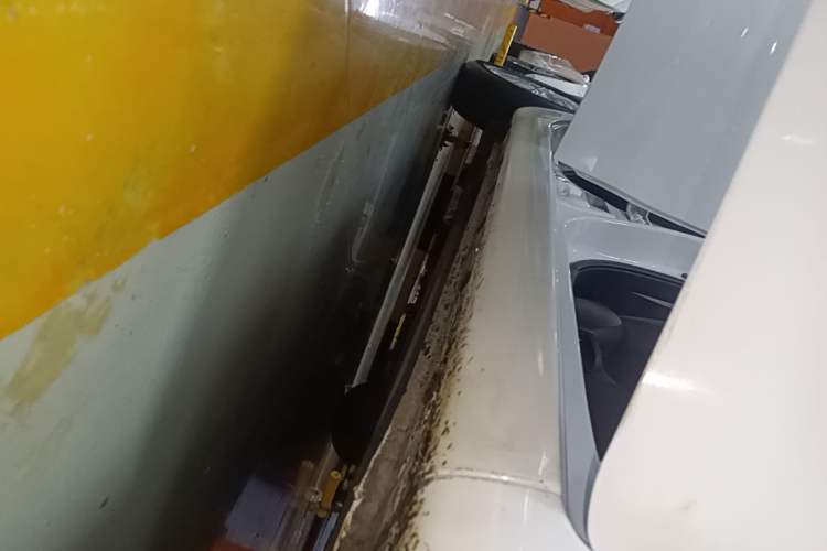 Used Kia K2 2012 Sedan 1.4L MT TOP Commemorative Edition Right Side Sill
