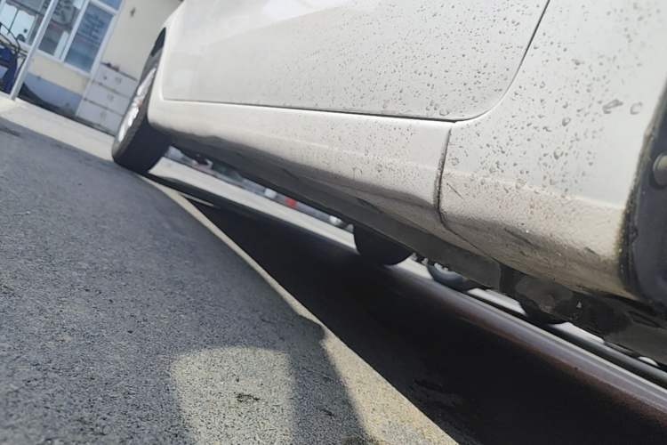 Used Kia K2 2012 Sedan 1.4L AT TOP Anniversary Edition Right Side Sill