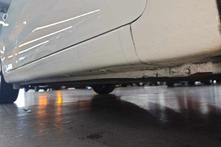 Used Kia K2 2012 Sedan 1.6L Automatic Transmission Premium Commemorative Edition Right Side Sill