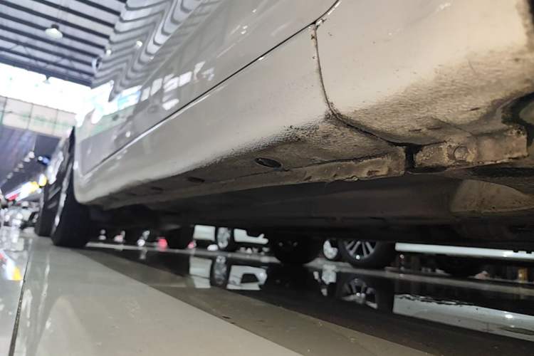 Used Kia K2 2012 Hatchback 1.4L AT GLS Commemorative Edition Right Side Sill