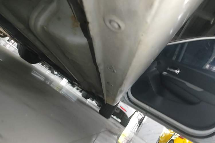 Used Kia K2 2012 Hatchback 1.4L AT GLS Commemorative Edition Right Side Sill