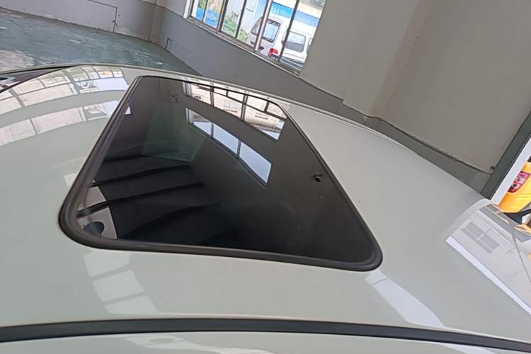 Used Kia K2 2012 Sedan 1.6L Automatic Transmission Premium Commemorative Edition Roof