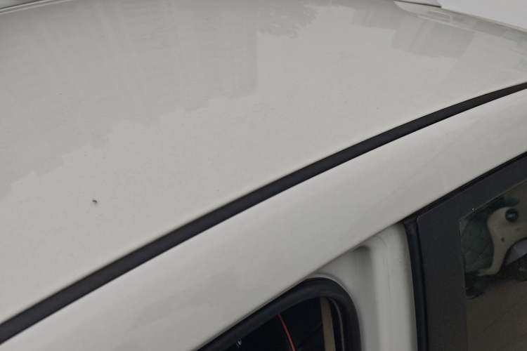 Used Kia K2 2012 Sedan 1.4L MT GLS Commemorative Edition Roof