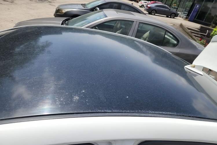 Used Kia K2 2012 Sedan 1.4L MT GLS Commemorative Edition Roof