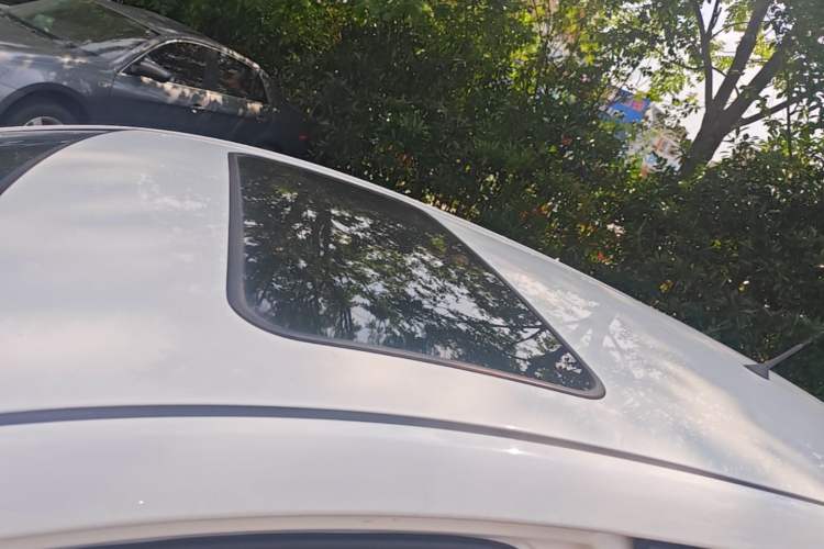 Used Kia K2 2012 Hatchback 1.6L AT Premium Commemorative Edition Roof