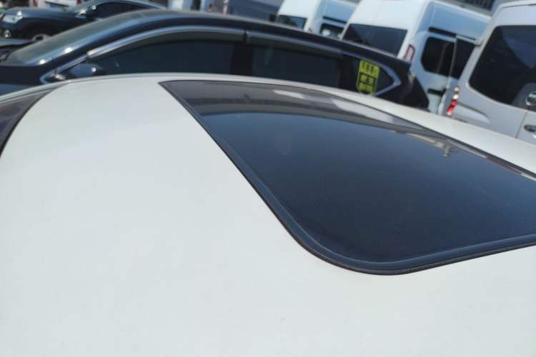 Used Kia K2 2012 Sedan 1.6L Automatic Transmission Premium Commemorative Edition Roof