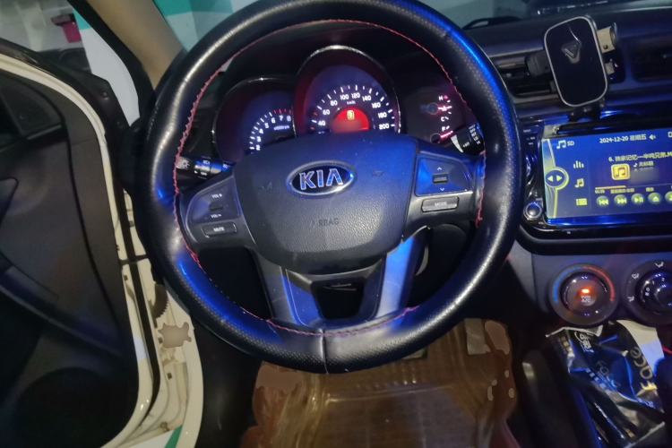 Used Kia K2 2012 Sedan 1.6L Automatic Transmission Premium Commemorative Edition Steering Wheel