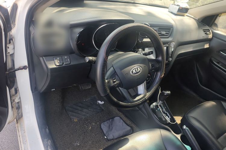 Used Kia K2 2012 Sedan 1.6L Automatic Transmission Premium Commemorative Edition Steering Wheel