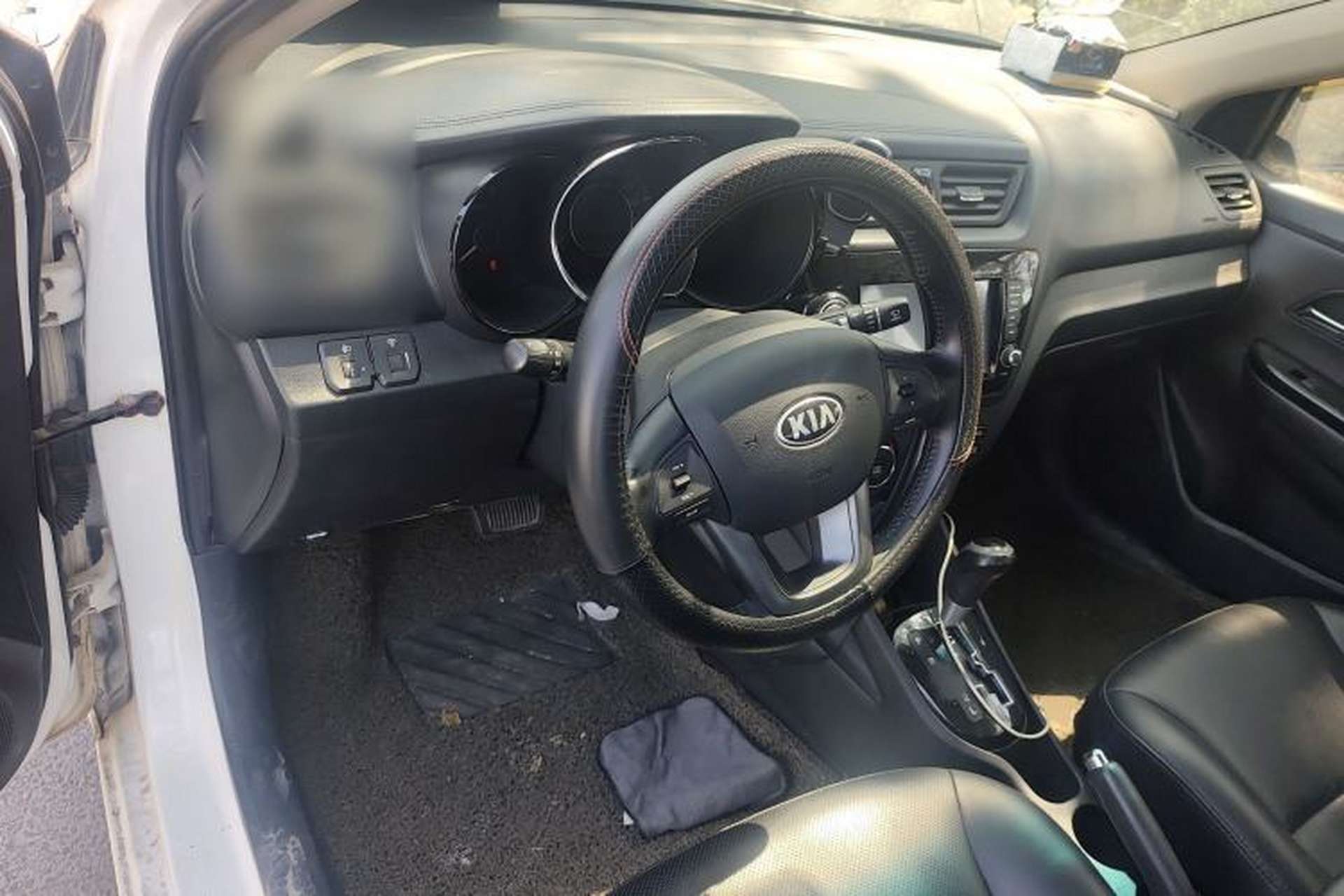 Used Kia K2 2012 Sedan 1.6L Automatic Transmission Premium Commemorative Edition Steering Wheel