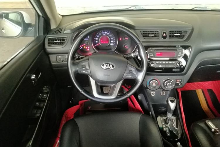 Used Kia K2 2012 Sedan 1.6L Automatic Transmission Premium Commemorative Edition Steering Wheel