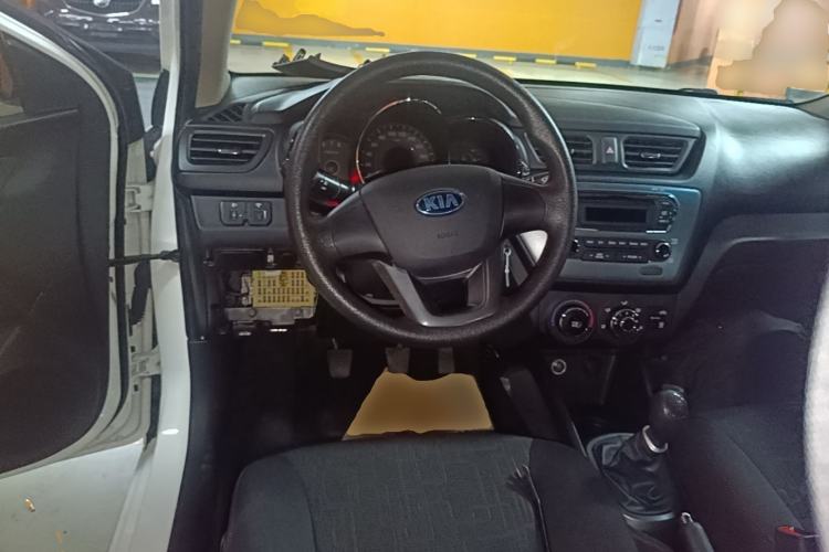 Used Kia K2 2012 Sedan 1.4L MT TOP Commemorative Edition Steering Wheel