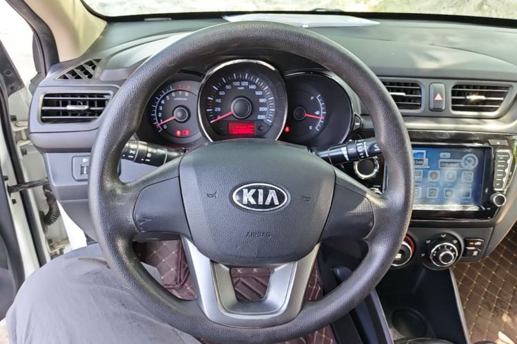 Used Kia K2 2012 Sedan 1.4L MT GLS Commemorative Edition Steering Wheel