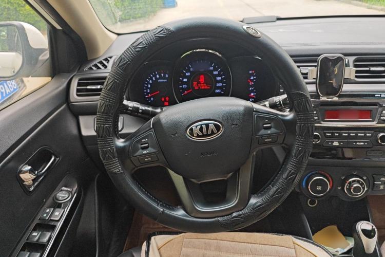 Used Kia K2 2012 Sedan 1.6L Automatic Transmission Premium Commemorative Edition Steering Wheel