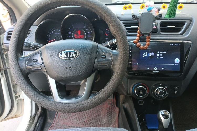 Used Kia K2 2012 Sedan 1.6L Automatic Transmission Premium Commemorative Edition Steering Wheel