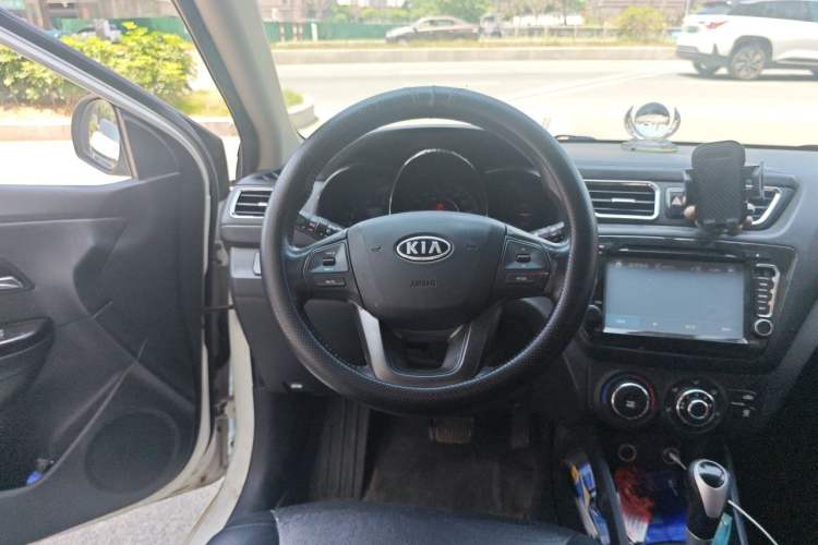 Used Kia K2 2012 Hatchback 1.6L AT Premium Commemorative Edition Steering Wheel
