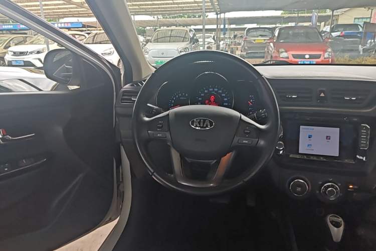 Used Kia K2 2012 Hatchback 1.6L AT Premium Steering Wheel