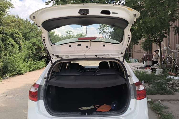 Used Kia K2 2012 Hatchback 1.4L MT Cool Edition Commemorative Model Trunk