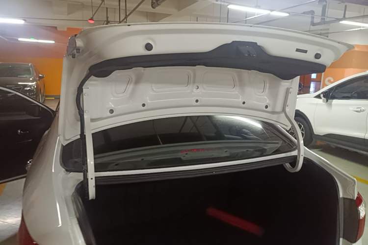 Used Kia K2 2012 Sedan 1.4L MT TOP Commemorative Edition Trunk