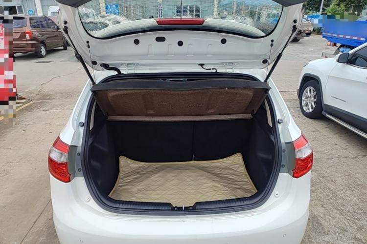 Used Kia K2 2012 Hatchback 1.4L MT Cool Edition Commemorative Model Trunk
